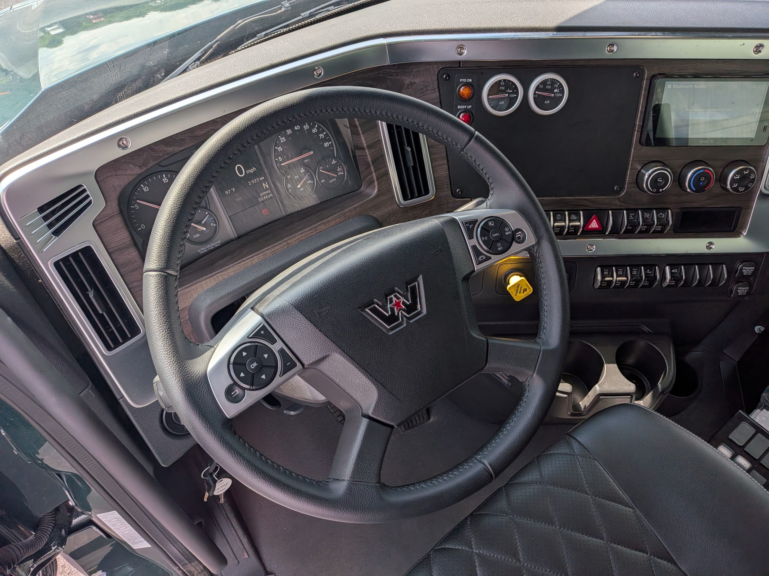 NEW LIGHTWEIGHT ALUMINUM TRI-AXLE DUMP TRUCK - 2026 WESTERN STAR 49X CUMMINS X12 500HP W/ HERITAGE BODY WG3328 NEW LIGHTWEIGHT ALUMINUM TRI-AXLE DUMP TRUCK - 2026 WESTERN STAR 49X CUMMINS X12 500HP W/ HERITAGE BODY WG3328 - image 6 of 6